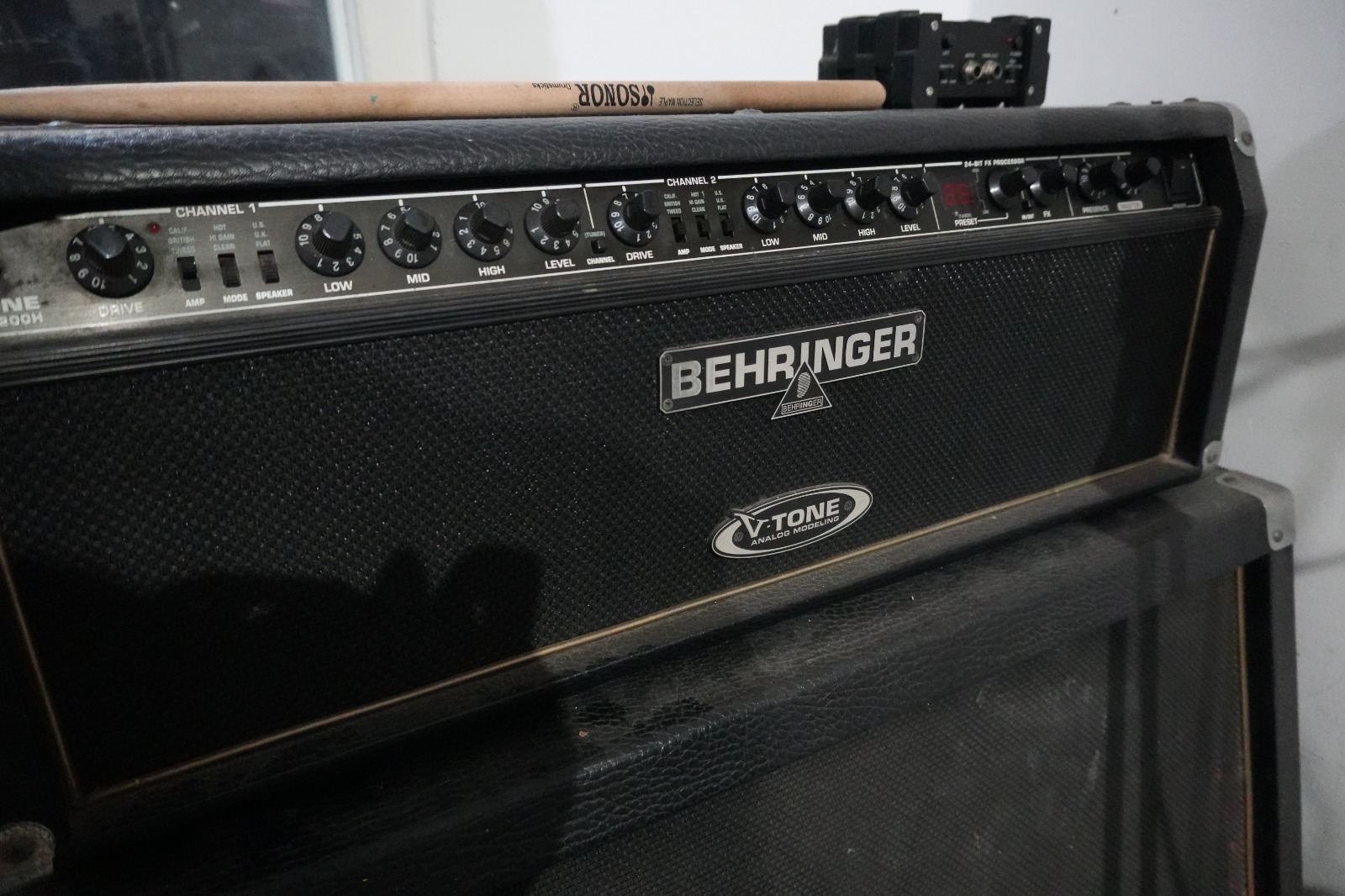 Behringer V-Tone Amp